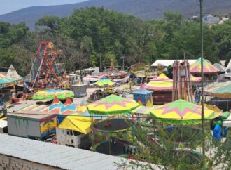 Propone Selene Salazar juegos mecánicos gratuitos durante la feria Jalpan.