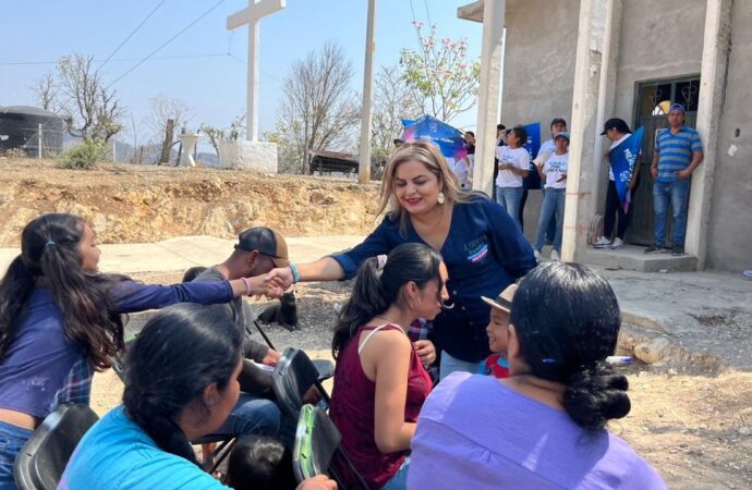 Lupita Ramírez Plaza agradece el apoyo de los habitantes de Pinal de Amoles.