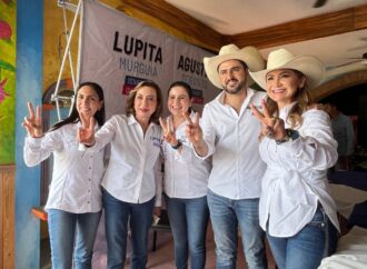 Agustín Dorantes anuncia a los jóvenes serranos el Impulso a las becas de estancias estudiantiles.