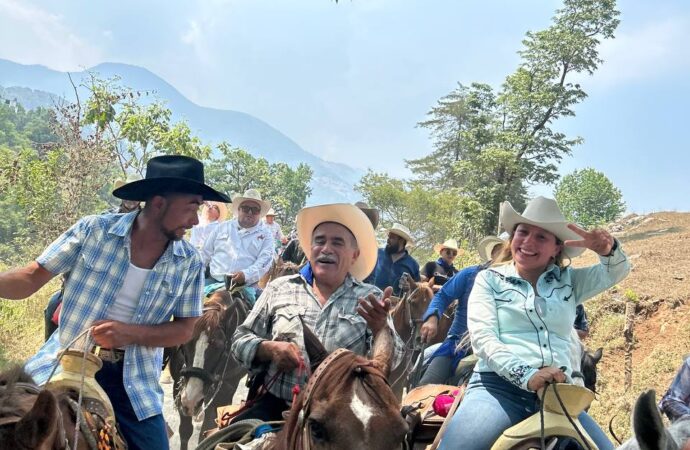 Sonia Ponce agradece la invitación a la Cabalgata Agua Zarca 2024.