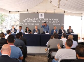 El Presidente Municipal Interino de Pinal de Amoles, Cirilo Leal, encabezó el lanzamiento del sistema de justicia cívica, destacando la importancia de abordar las faltas administrativas que perturban el orden público y la convivencia social.