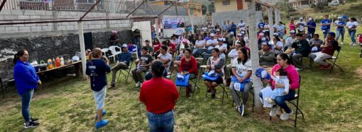 La candidata común a la alcaldía de Pinal de Amoles por el PAN y el PRI, Lupita Ramírez Plaza, continúa con su incansable labor de convencimiento en cada rincón del municipio.