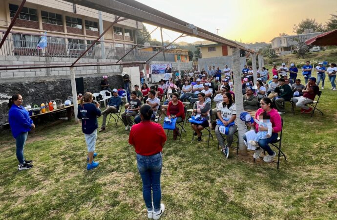 La candidata común a la alcaldía de Pinal de Amoles por el PAN y el PRI, Lupita Ramírez Plaza, continúa con su incansable labor de convencimiento en cada rincón del municipio.